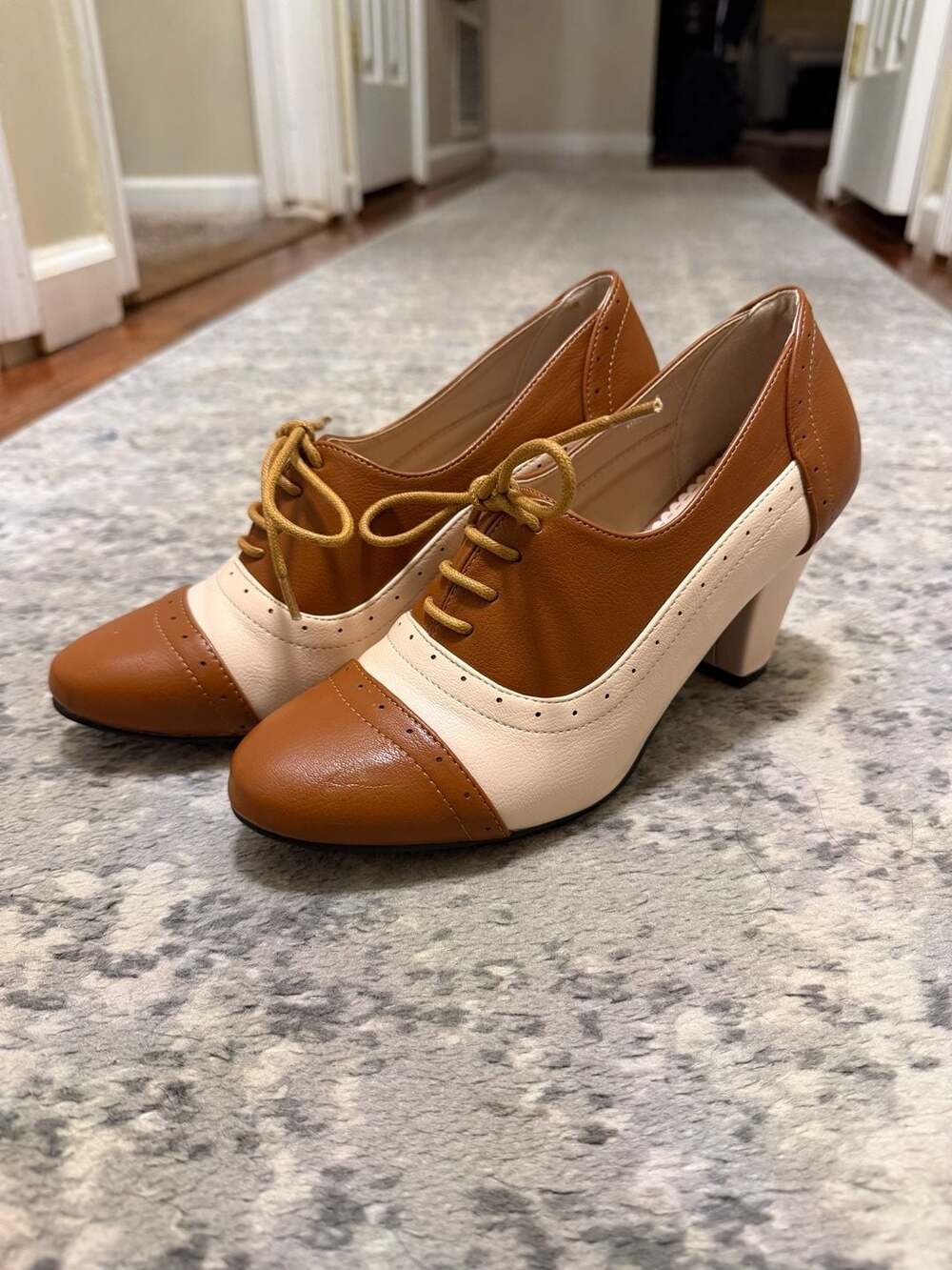 Lulu Hun Two Tone Oxford Heels Size 6 Brown Beige Vintage Lace-Up Shoes